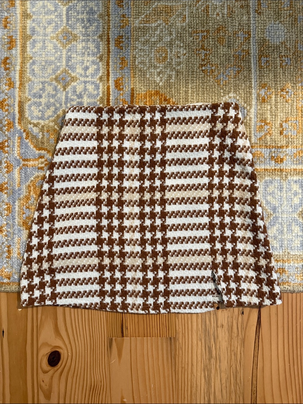 Sadie & Sage Brown and White Houndstooth Mini Skirt